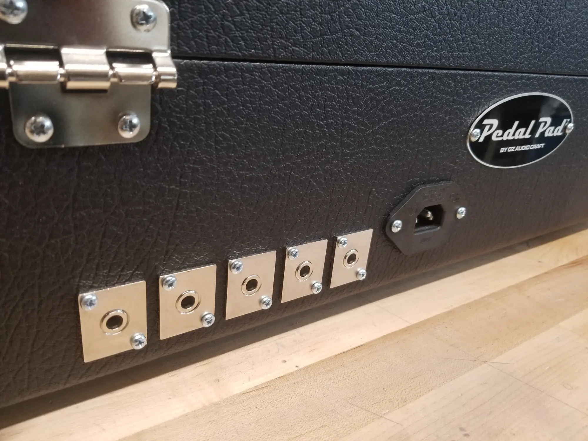 Built-in power inlet and input/output jacks